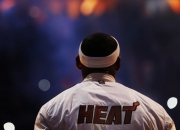 开云体育中国官网-篮球世界的奇妙交汇，上海队横扫快船，约基奇成为关键先生