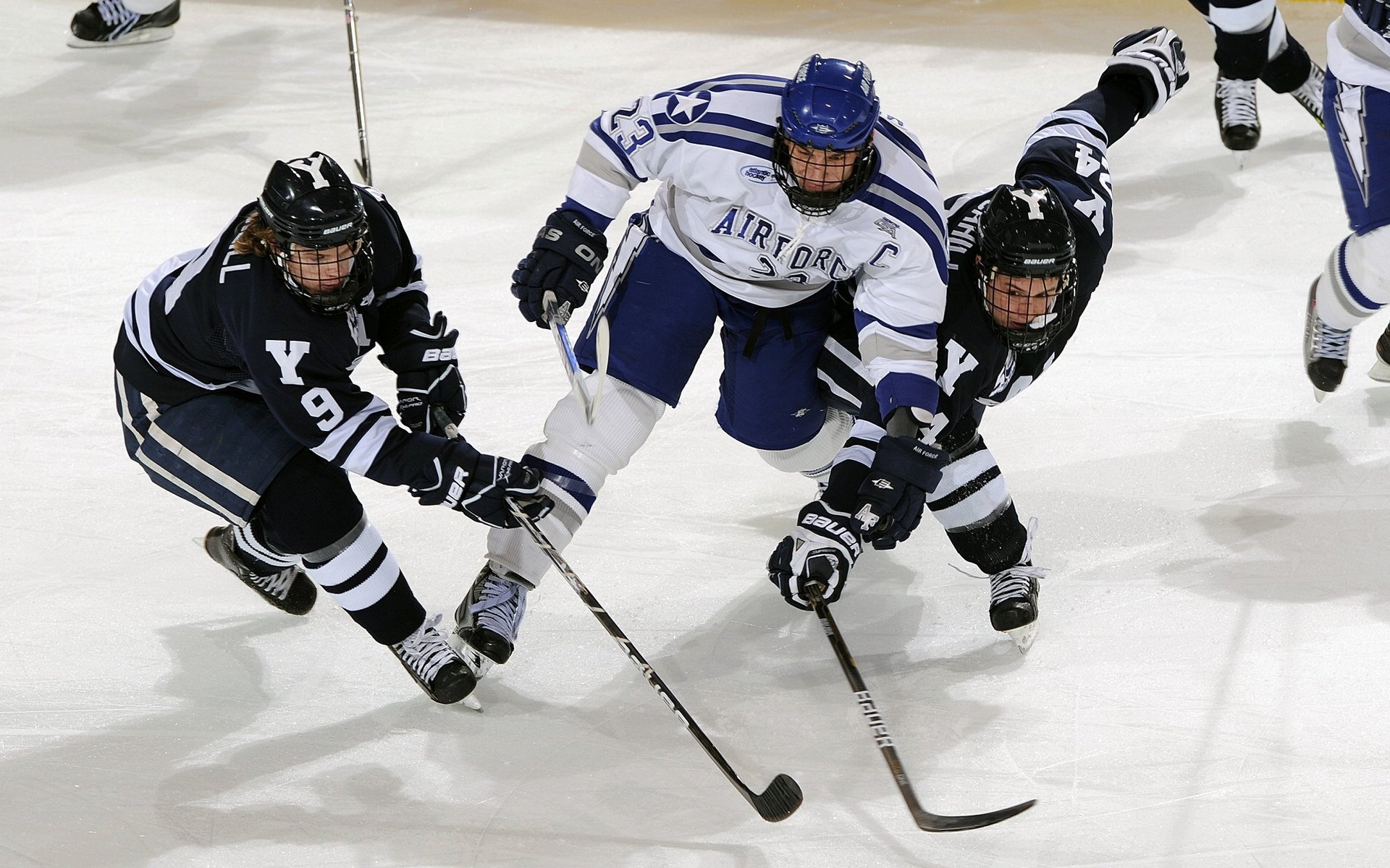 凯恩关键进球定乾坤，那不勒斯火力压制巴黎—欧冠赛场上的战术博弈与个人英雄主义