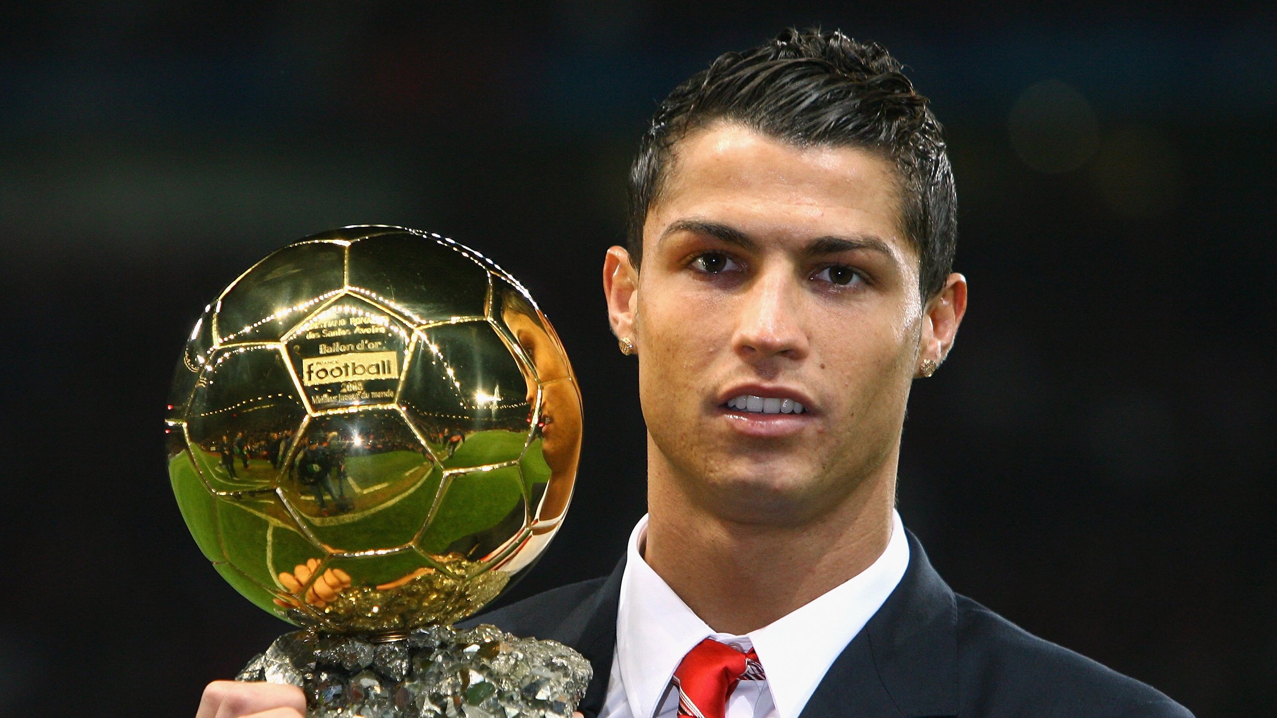 奥斯梅恩评分拉满引爆热议，尼斯客场制霸巴黎背后的战术革命